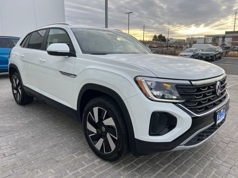 Certified 2025 Volkswagen Atlas Cross Sport SE image 9