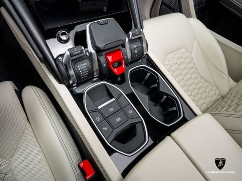 Used 2022 Lamborghini Urus image 27