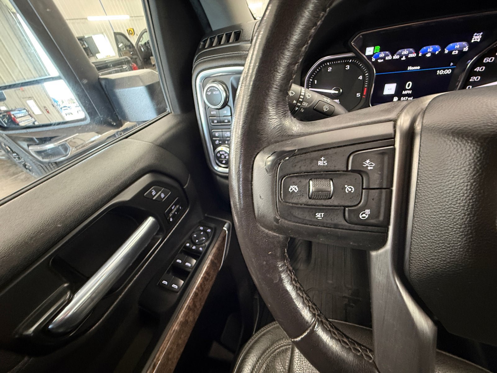 Used 2023 GMC Sierra 2500 Denali w/ Denali Ultimate Package AWD/4WD image 17
