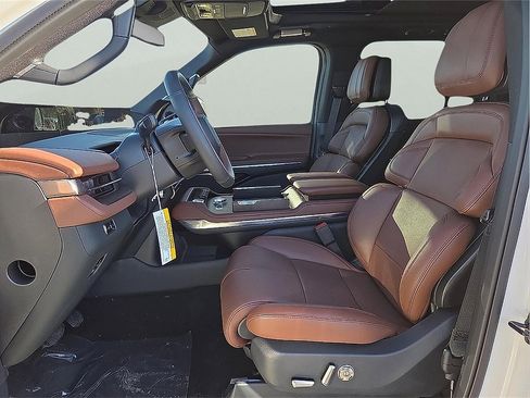 New 2025 Lincoln Navigator L Reserve image 12