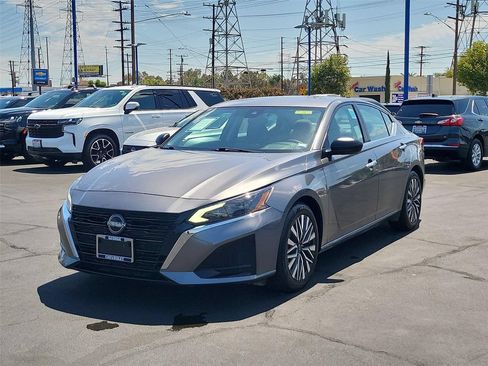 Used 2024 Nissan Altima 2.5 SV FWD image 33