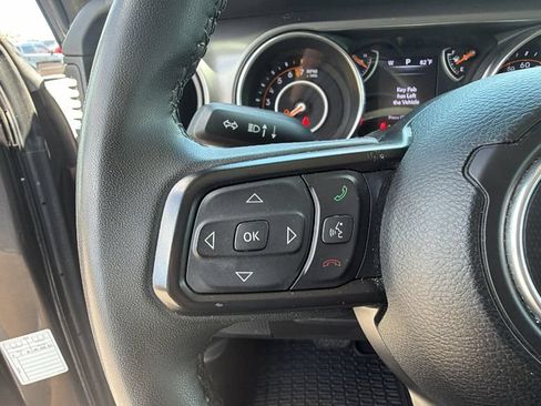 Used 2023 Jeep Gladiator Sport AWD/4WD image 16