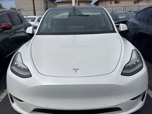 Used 2021 Tesla Model Y Long Range image 1