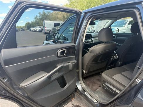 Used 2023 Kia Sorento LX AWD/4WD image 15