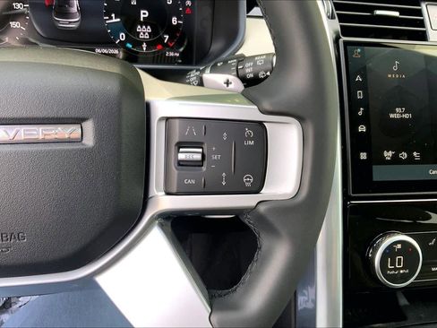 Used 2025 Land Rover Discovery S AWD/4WD image 23