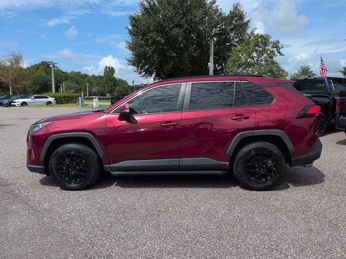 Used 2021 Toyota RAV4 XLE w/ Convenience Package FWD image 3