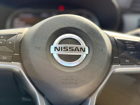 Used 2020 Nissan Versa SR FWD image 27