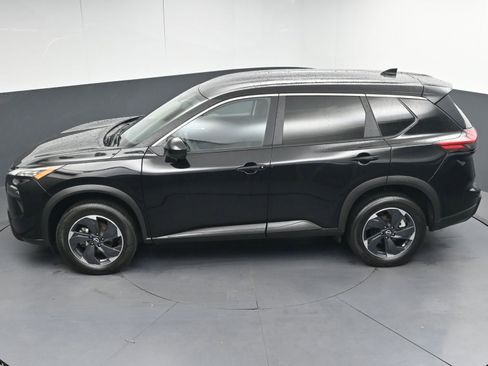 Used 2024 Nissan Rogue SV image 37