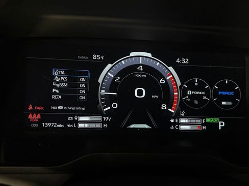 Used 2025 Toyota Tundra Limited AWD/4WD image 16
