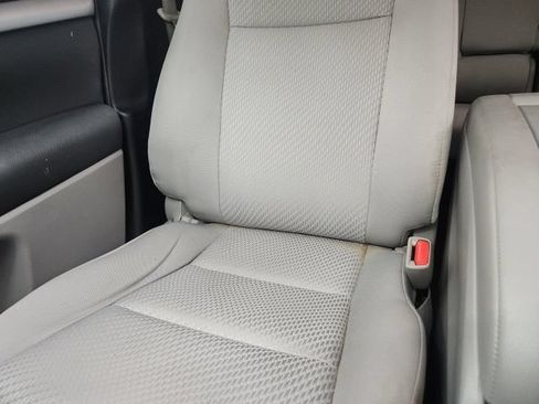 Used 2019 Toyota Highlander LE FWD image 16