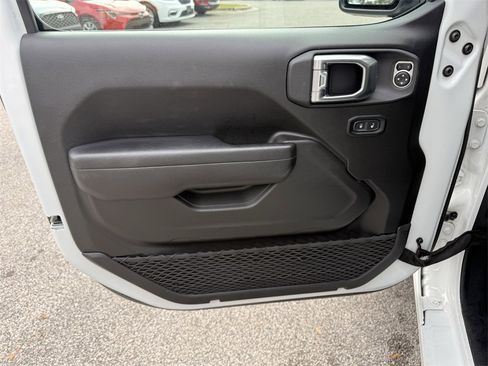 Used 2024 Jeep Gladiator Sport image 17