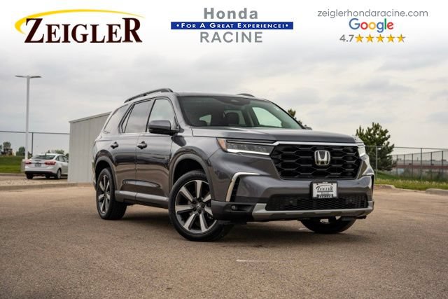 Used 2025 Honda Pilot Touring image 1