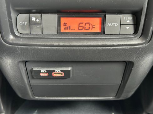 Used 2019 Nissan Pathfinder SV FWD image 29