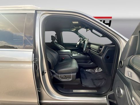 Used 2023 Ford Expedition Platinum RWD image 31