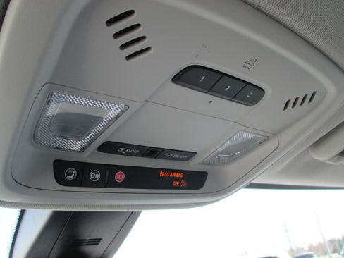 Used 2020 Chevrolet Traverse LT w/ LT Premium Package image 26