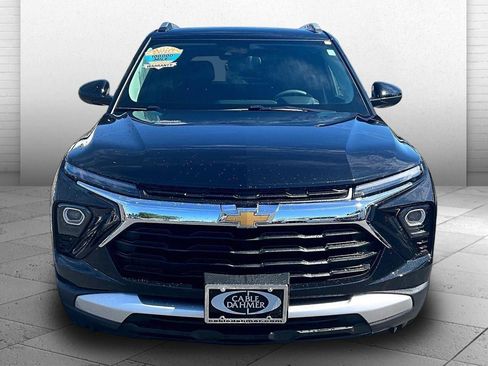 Used 2025 Chevrolet TrailBlazer LT AWD/4WD image 2