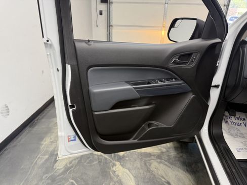 Used 2019 Chevrolet Colorado Z71 w/ Z71 Midnight Edition AWD/4WD image 10