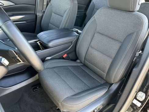 Used 2025 Chevrolet Traverse LT FWD image 19