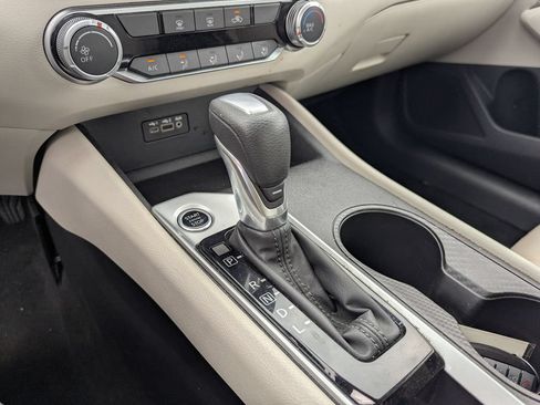 Used 2025 Nissan Altima 2.5 SV FWD image 14