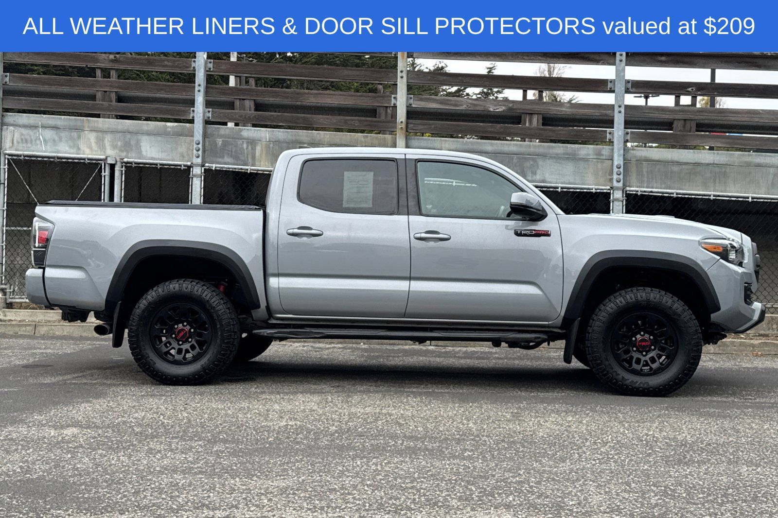 Used 2017 Toyota Tacoma TRD Pro AWD/4WD image 3