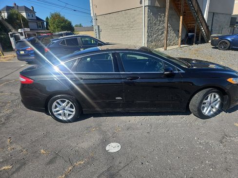 Used 2013 Ford Fusion SE image 2