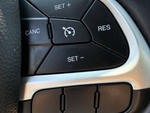 Used 2018 Jeep Compass Latitude w/ Safe & Security Group AWD/4WD image 21
