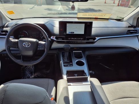 Certified 2025 Toyota Sienna LE FWD image 13