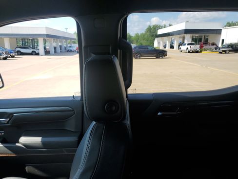 Used 2024 GMC Sierra 1500 AT4 w/ Technology Package image 12