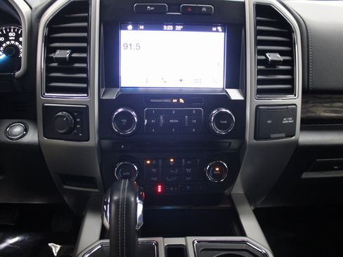 Used 2018 Ford F150 Lariat image 40