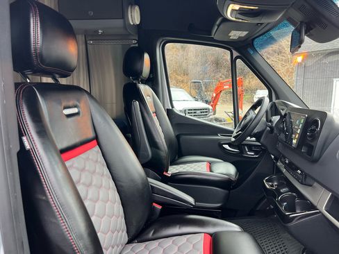 Used 2021 Mercedes-Benz Sprinter 3500 image 10