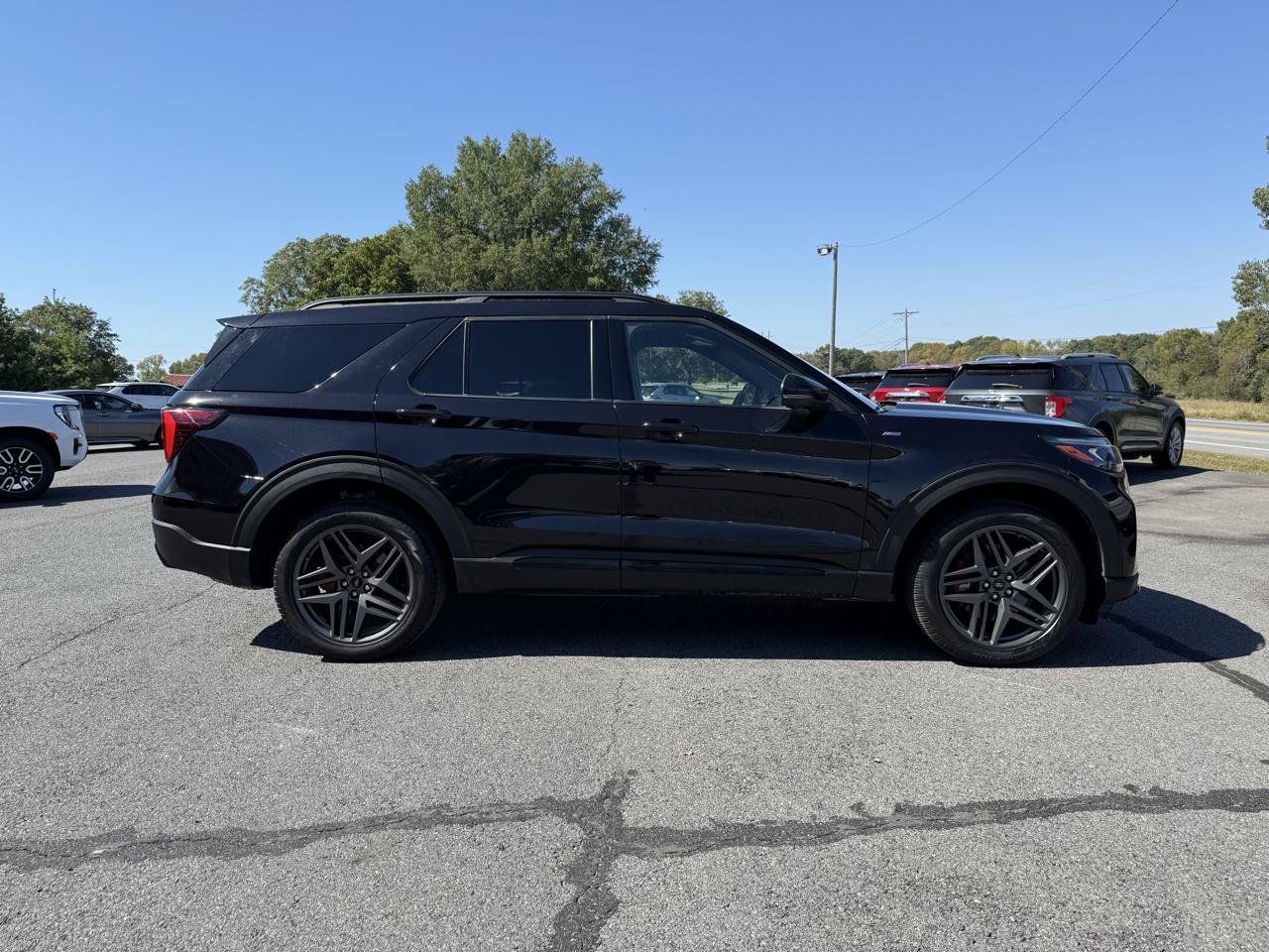 Used 2025 Ford Explorer ST-Line w/ ST-Line Street Pack AWD/4WD image 7