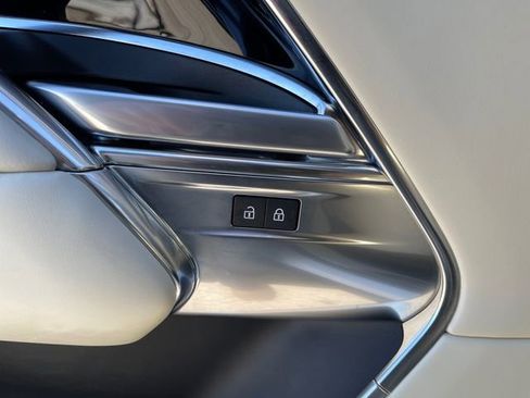 Used 2023 Land Rover Range Rover SE image 33