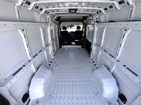 Used 2025 RAM ProMaster 2500 w/ Convenience Group image 8