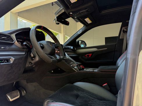 Used 2023 Lamborghini Urus Performante AWD/4WD image 31