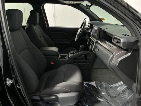 Used 2025 Toyota Tacoma SR5 AWD/4WD image 27