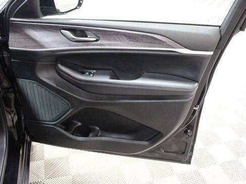 Used 2023 Jeep Grand Cherokee Limited AWD/4WD image 22