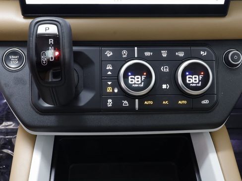 Used 2025 Land Rover Defender 110 S image 13
