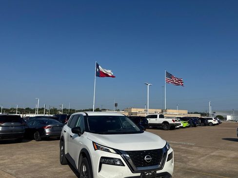 Certified 2023 Nissan Rogue S AWD/4WD image 3