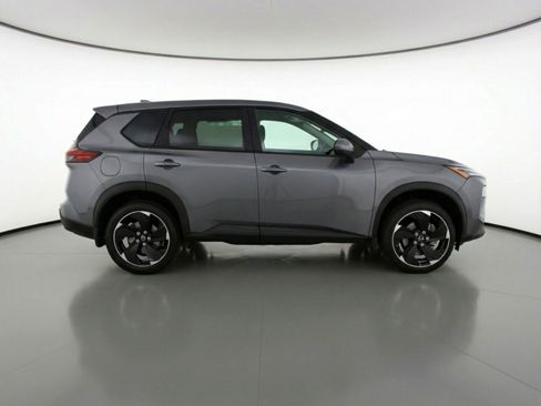 Used 2025 Nissan Rogue SV image 11
