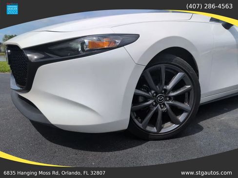 Used 2020 MAZDA MAZDA3 Hatchback w/ Preferred Package FWD image 10