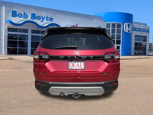 Used 2024 Honda Pilot TrailSport image 5