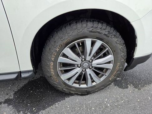Used 2018 Nissan Pathfinder SV AWD/4WD image 31