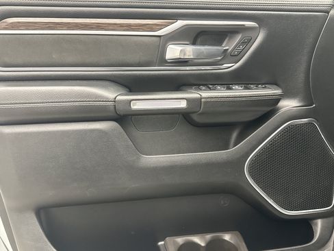 Used 2019 RAM 1500 Laramie AWD/4WD image 9
