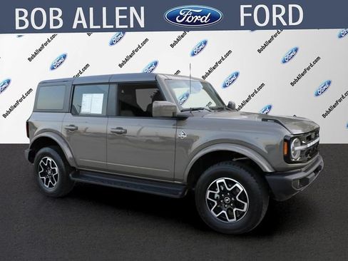 Used 2025 Ford Bronco Outer Banks AWD/4WD image 2