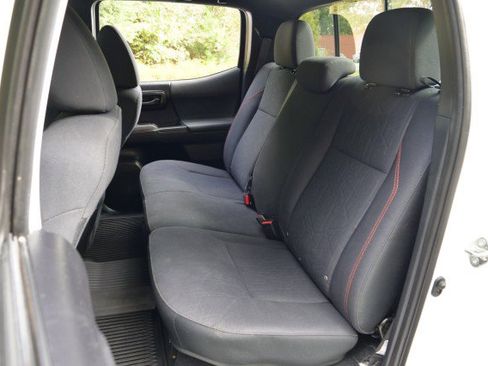 Used 2020 Toyota Tacoma TRD Sport image 29