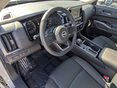 New 2025 Nissan Pathfinder SL image 15