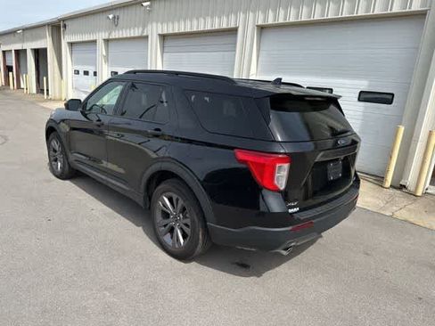 Used 2022 Ford Explorer XLT w/ Equipment Group 202A AWD/4WD image 15