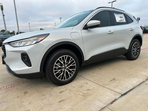 New 2026 Ford Escape SE image 1