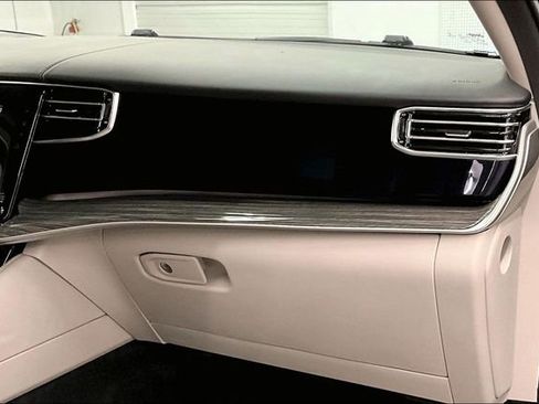 Used 2022 Jeep Wagoneer Series III w/ Rear Seat Video Group 1 AWD/4WD image 17