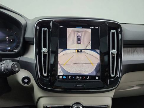 Used 2024 Volvo XC40 B5 Plus w/ Protection Package Premier AWD/4WD image 24